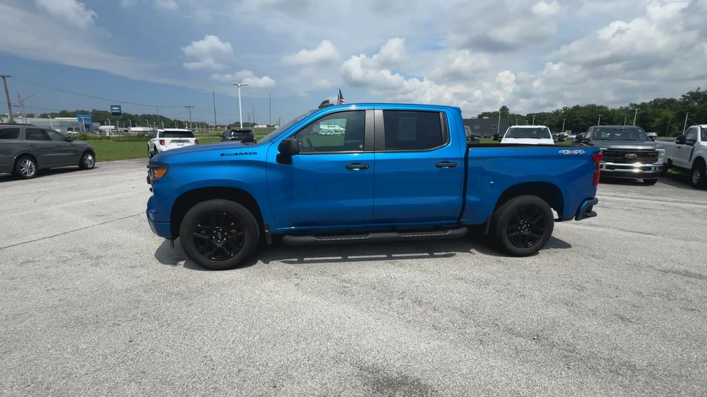 2022 Chevrolet Silverado 1500 Custom photo 4