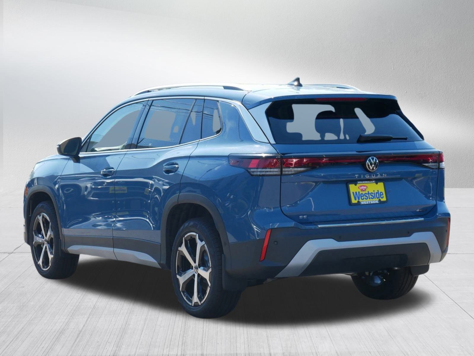2025 Volkswagen Tiguan SE photo 2