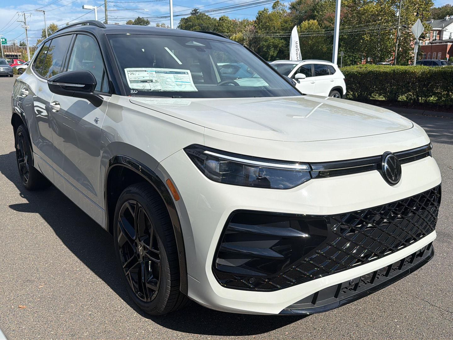 2025 Volkswagen Tiguan SE R-Line Black photo 5