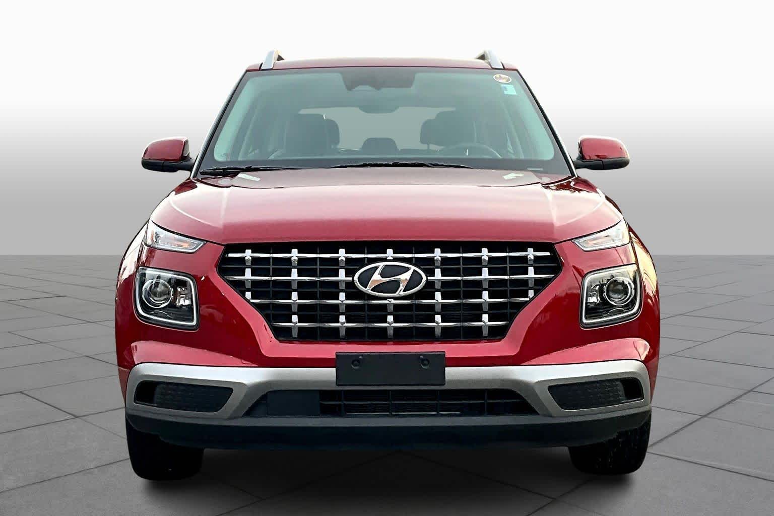 2024 Hyundai Venue Limited photo 3