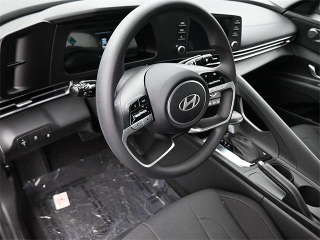 2025 Hyundai Elantra SE photo 14