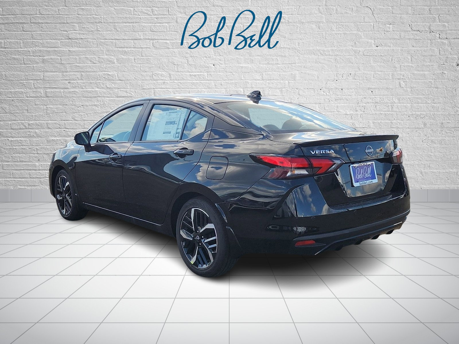 2025 Nissan Versa 1.6 SR photo 2