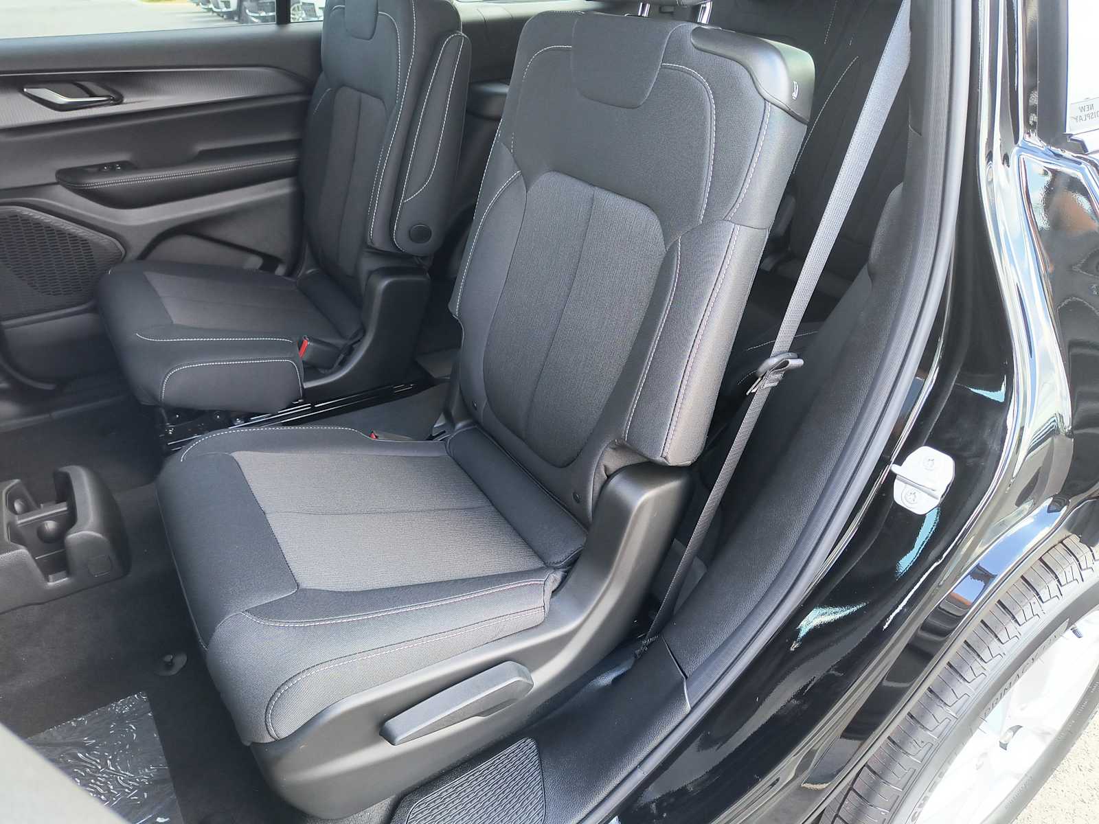 2025 Jeep Grand Cherokee Laredo X photo 15