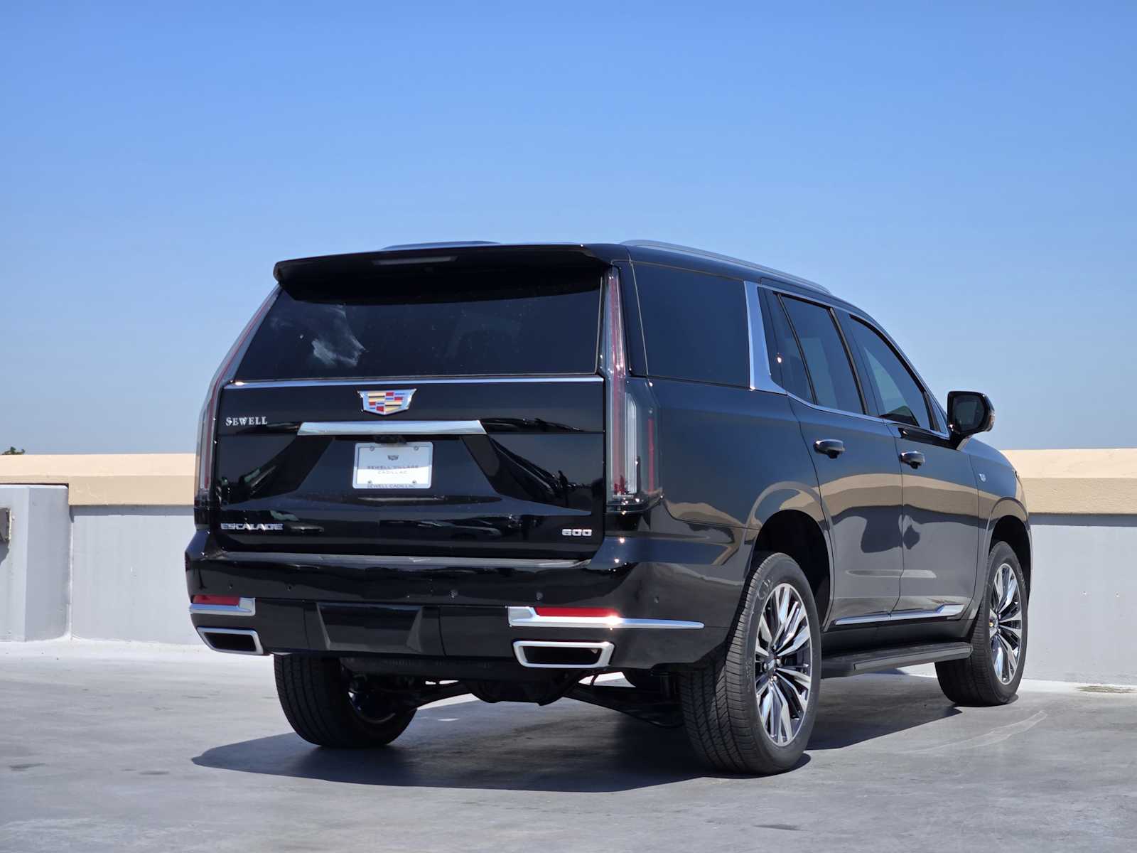 2025 Cadillac Escalade Premium Luxury photo 3