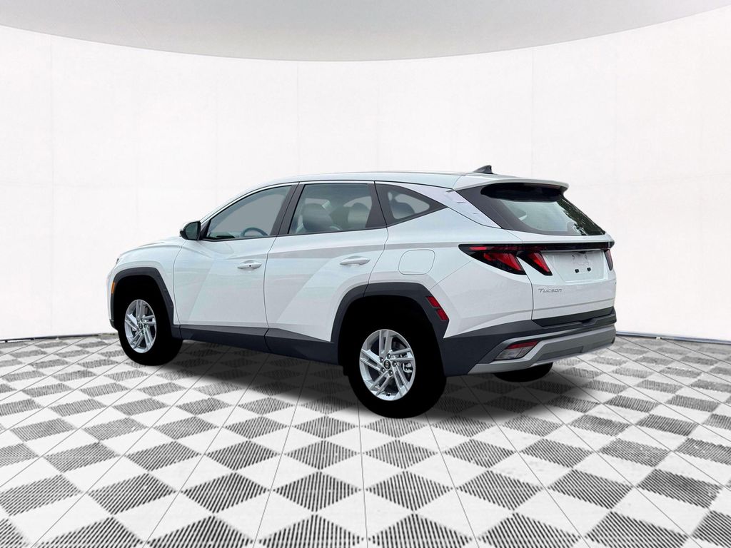 2026 Hyundai Tucson SE photo 3