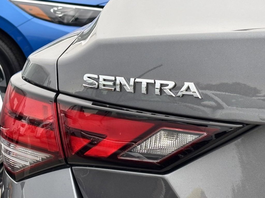 2025 Nissan Sentra SV photo 4