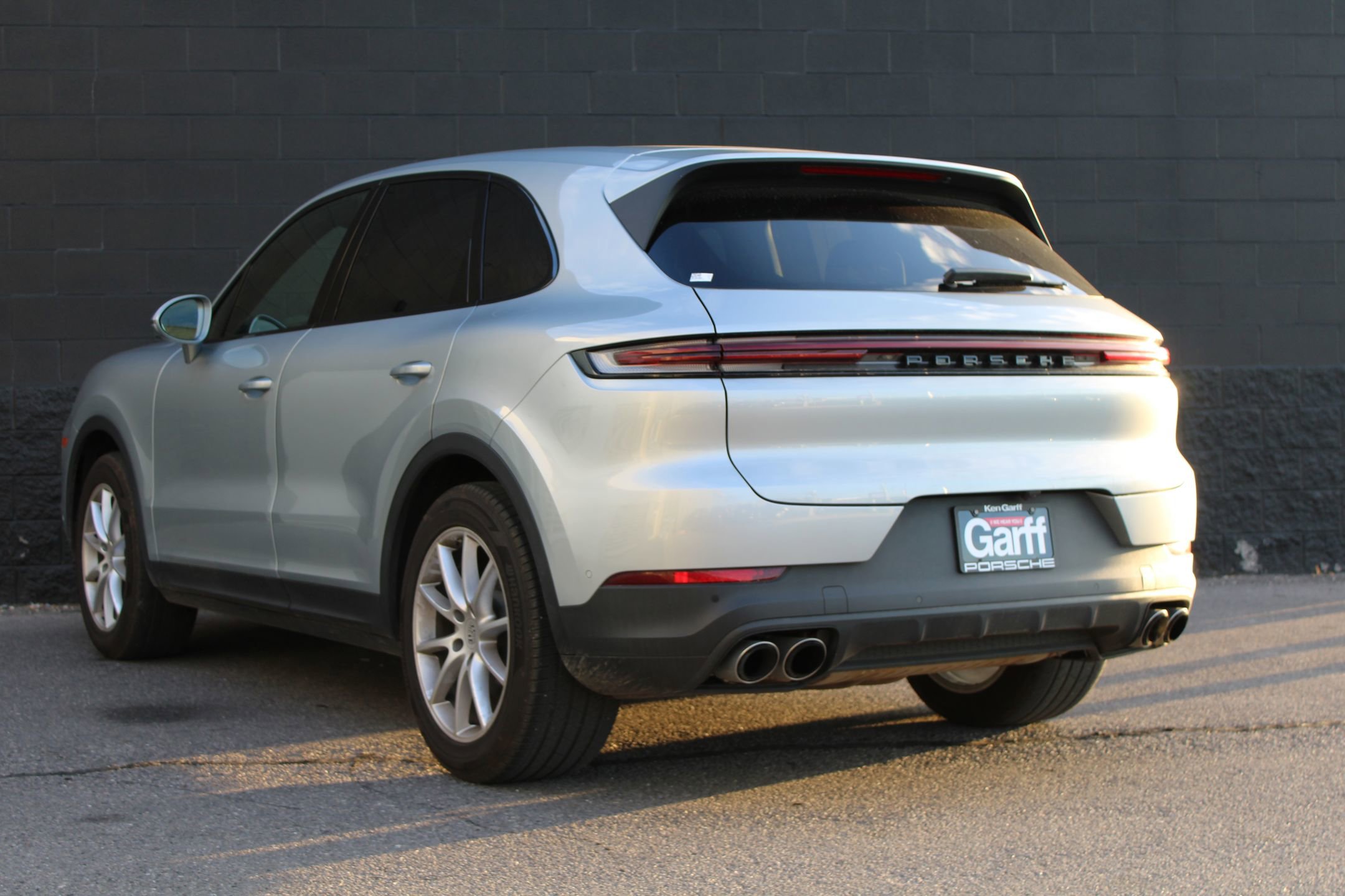2024 Porsche Cayenne Base photo 3