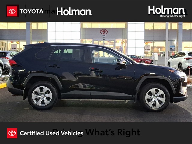 2022 Toyota RAV4 LE's photo