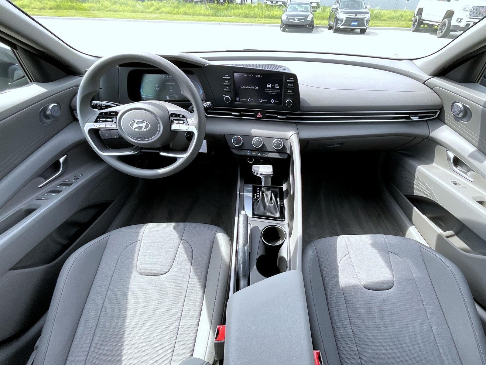 2025 Hyundai Elantra SE photo 12