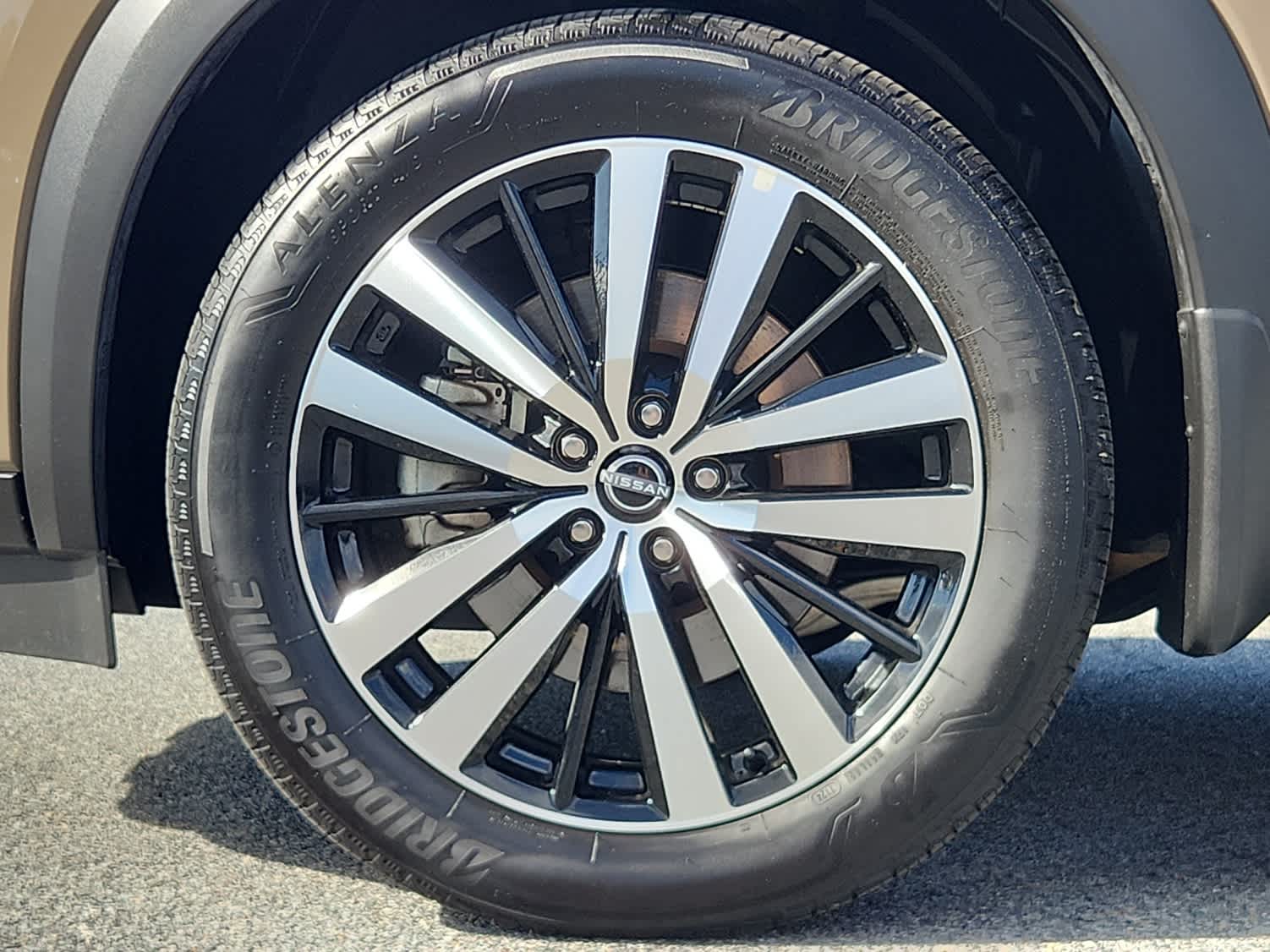 2024 Nissan Pathfinder Platinum photo 5