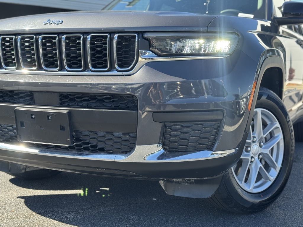 2023 Jeep Grand Cherokee Laredo photo 2