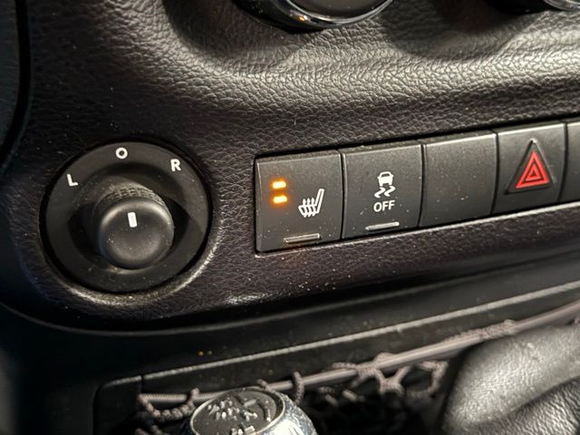 2016 Jeep Wrangler Unlimited Rubicon photo 21