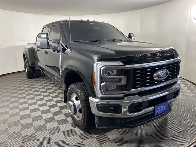 2024 Ford F-350 Super Duty Lariat's photo