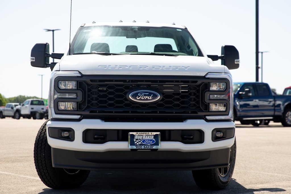 2025 Ford F-350 XL photo 2