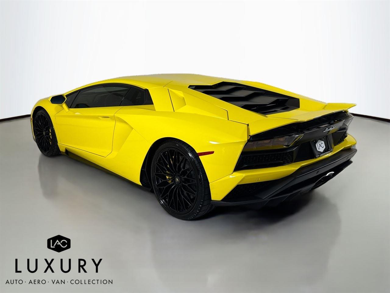 2018 Lamborghini Aventador photo 5