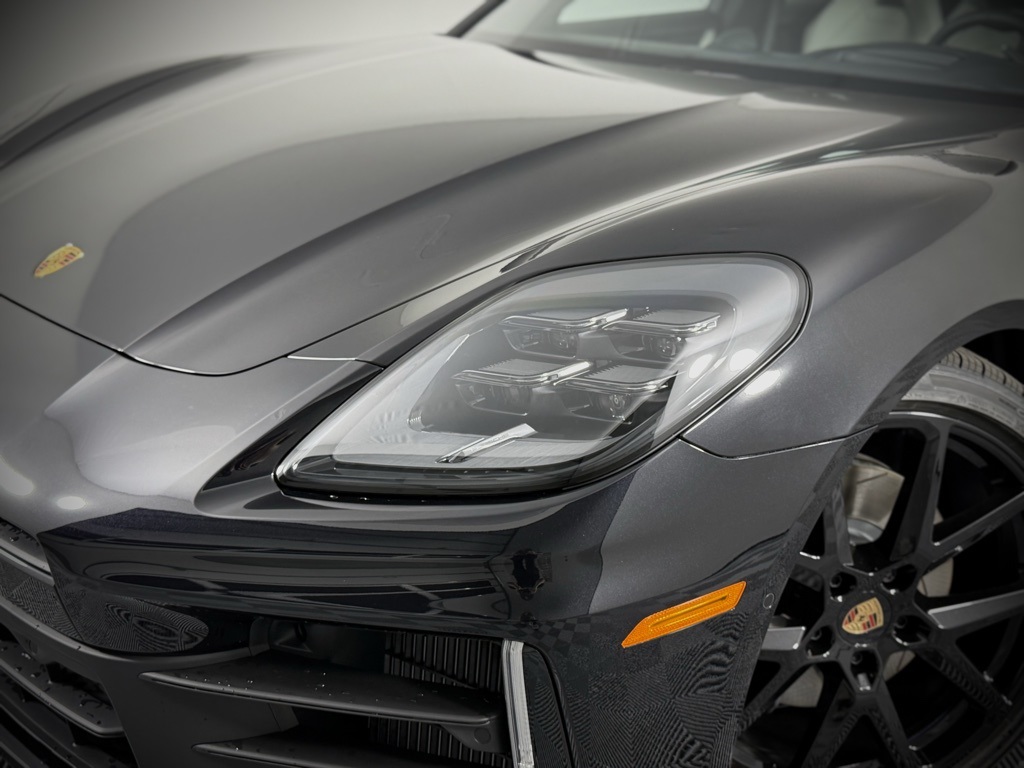 2025 Porsche Panamera 4 photo 11