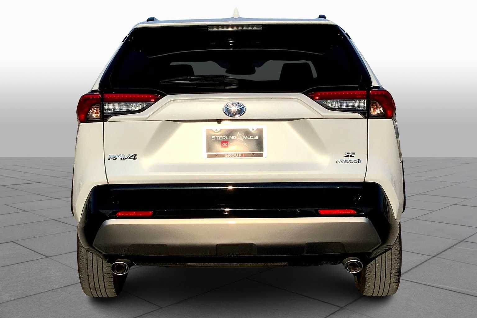 2024 Toyota RAV4 Hybrid SE photo 4