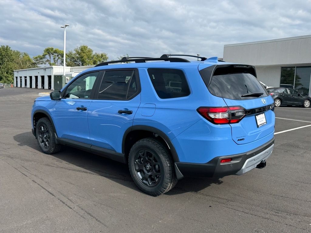 2025 Honda Pilot TrailSport photo 2