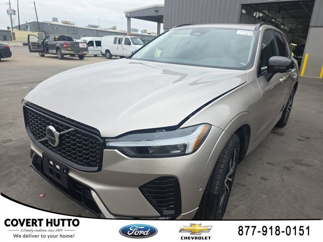 2025 Volvo XC60 Plus's photo