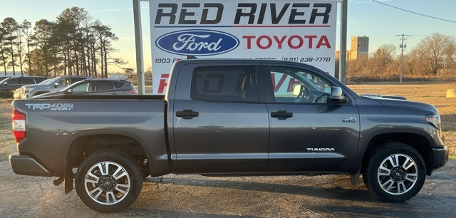 2021 Toyota Tundra SR5's photo