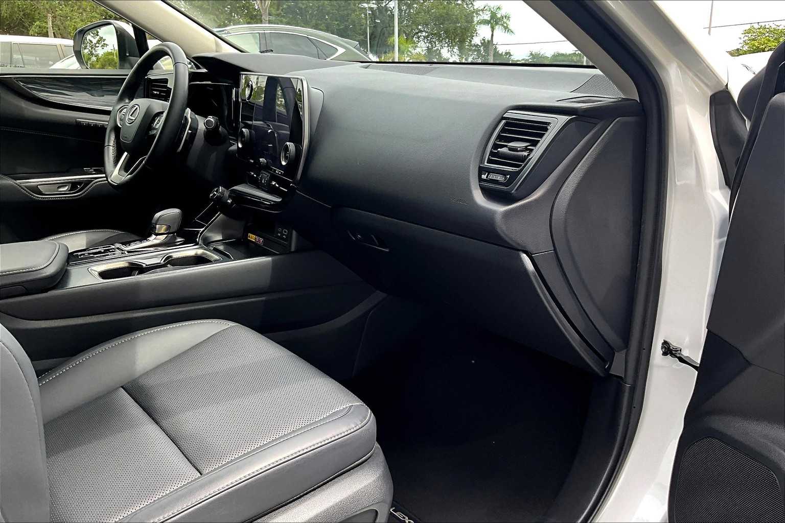 2025 Lexus NX Premium photo 17