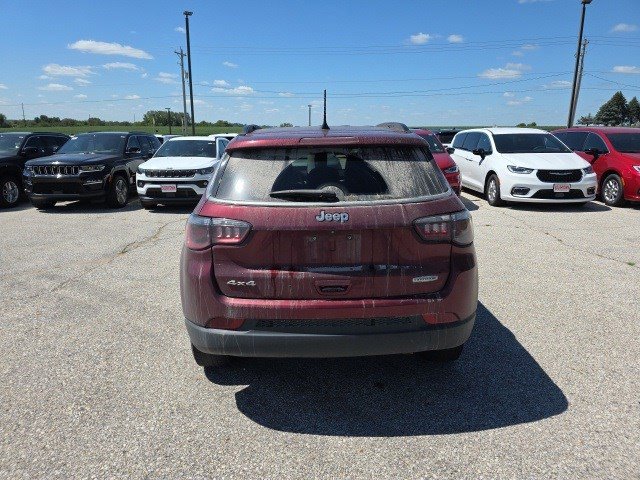 2022 Jeep Compass Latitude Lux photo 6