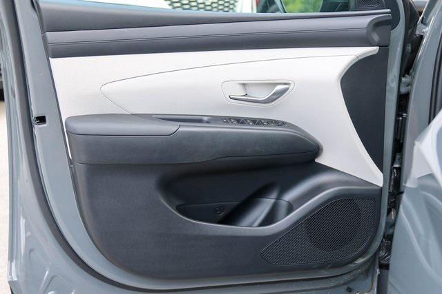 New 2025 Gray Hyundai SEL Convenience FWD image 8