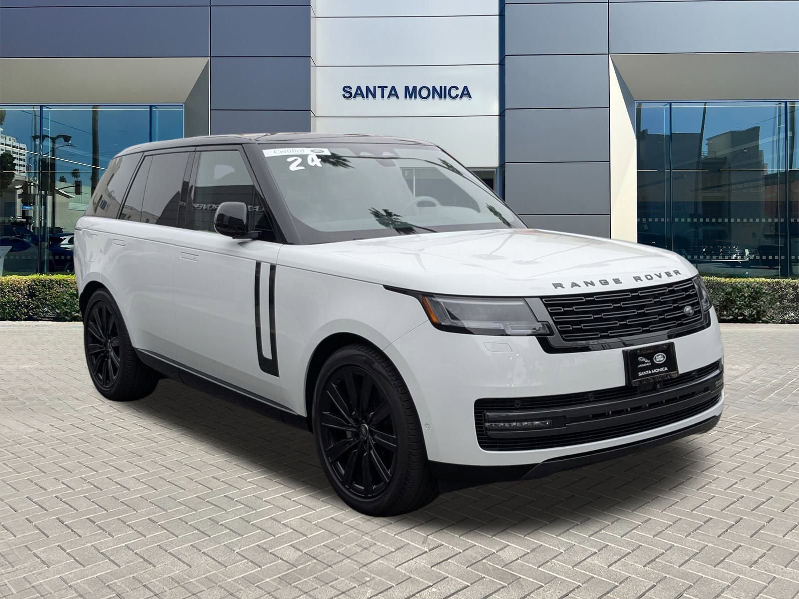 2024 Land Rover Range Rover SE photo 3
