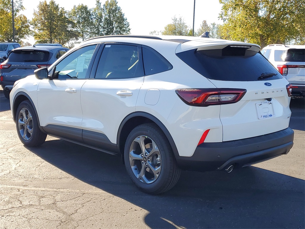 2026 Ford Escape ST-Line photo 4
