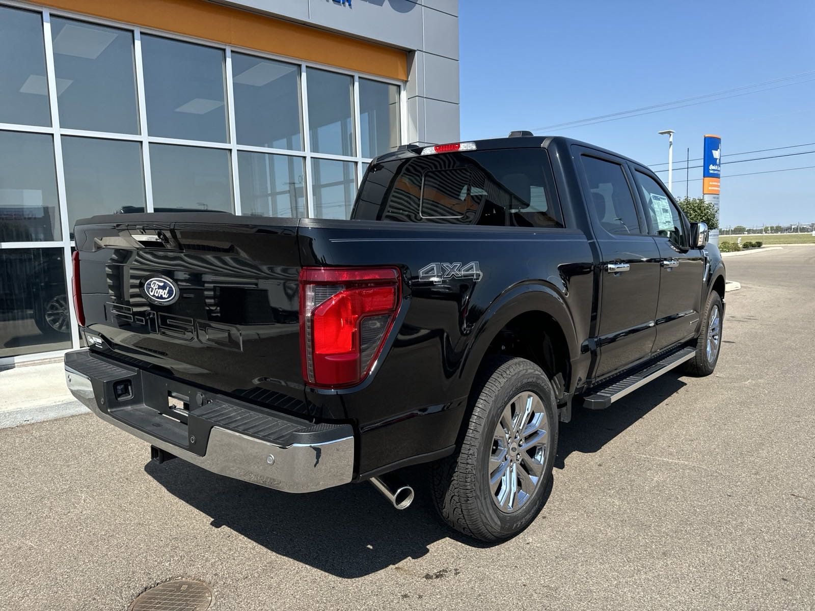 2024 Ford F-150 XLT photo 2