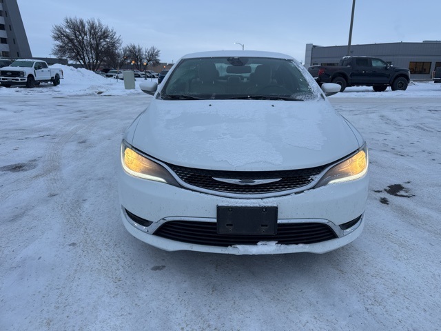 2017 Chrysler 200 Limited photo 3
