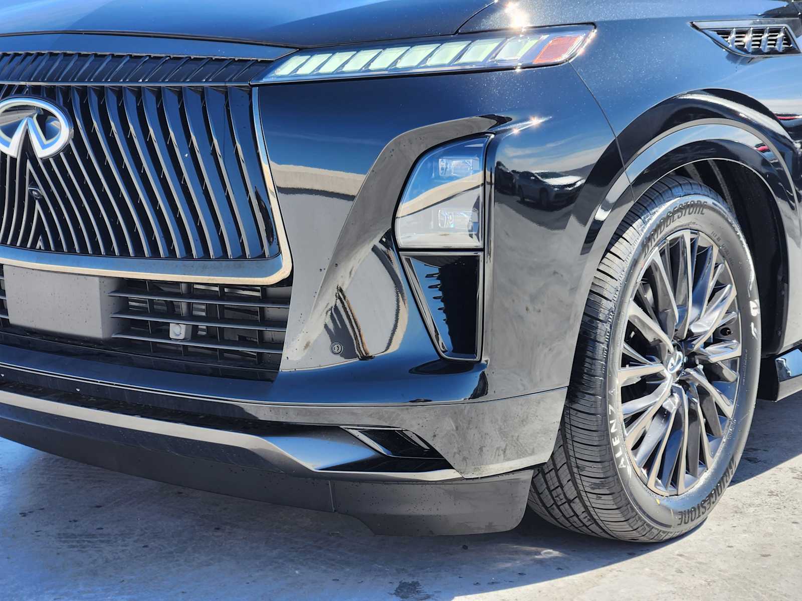 2025 Infiniti QX80 photo 5