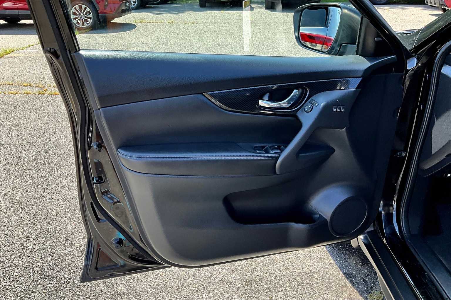 2017 Nissan Rogue SL photo 19