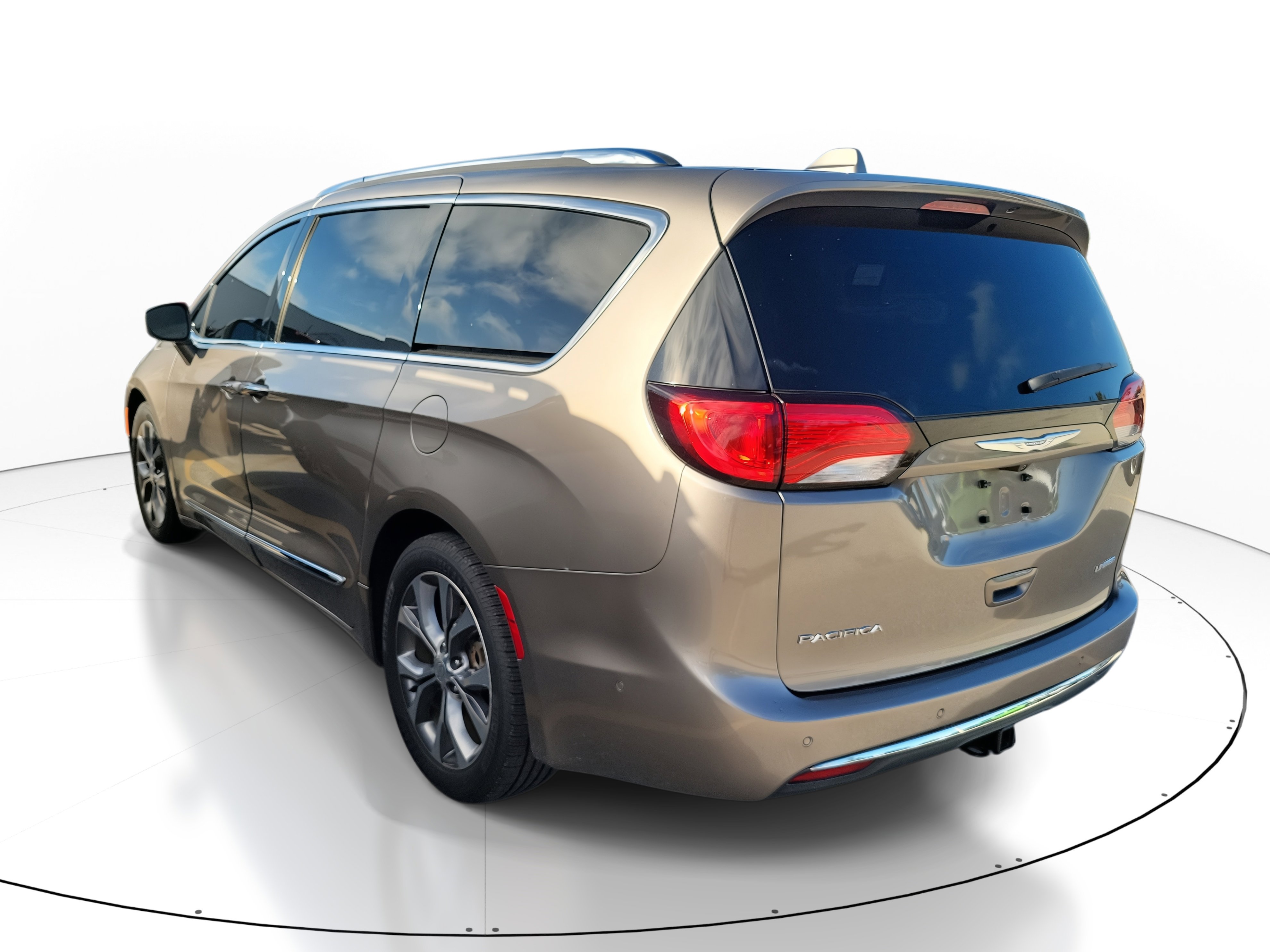 2017 Chrysler Pacifica Limited photo 3