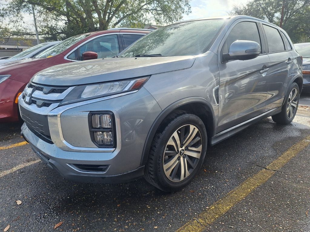 2022 Mitsubishi Outlander SE's photo