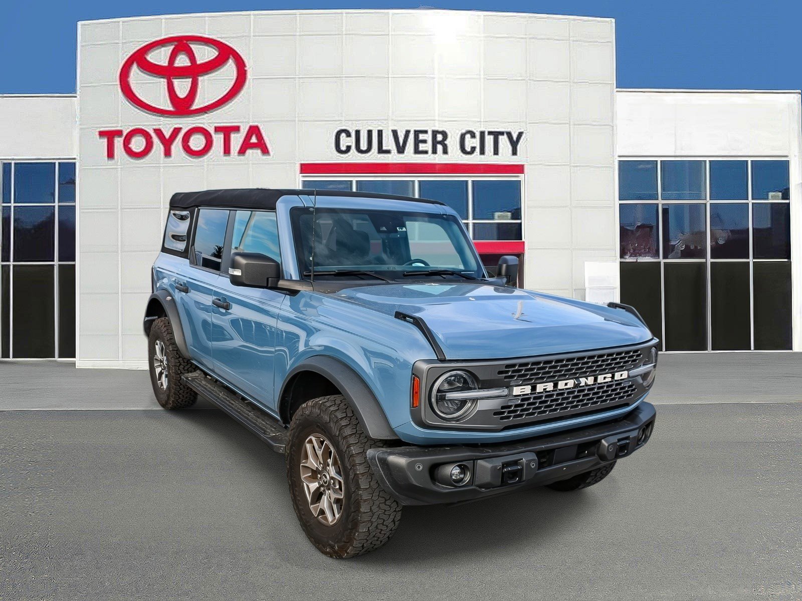 2023 Ford Bronco 4-Door Badlands