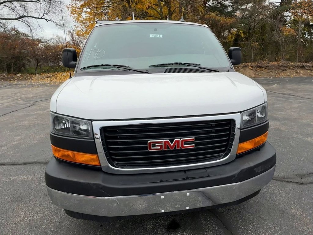2025 Gmc Savana Cargo 2500 photo 2
