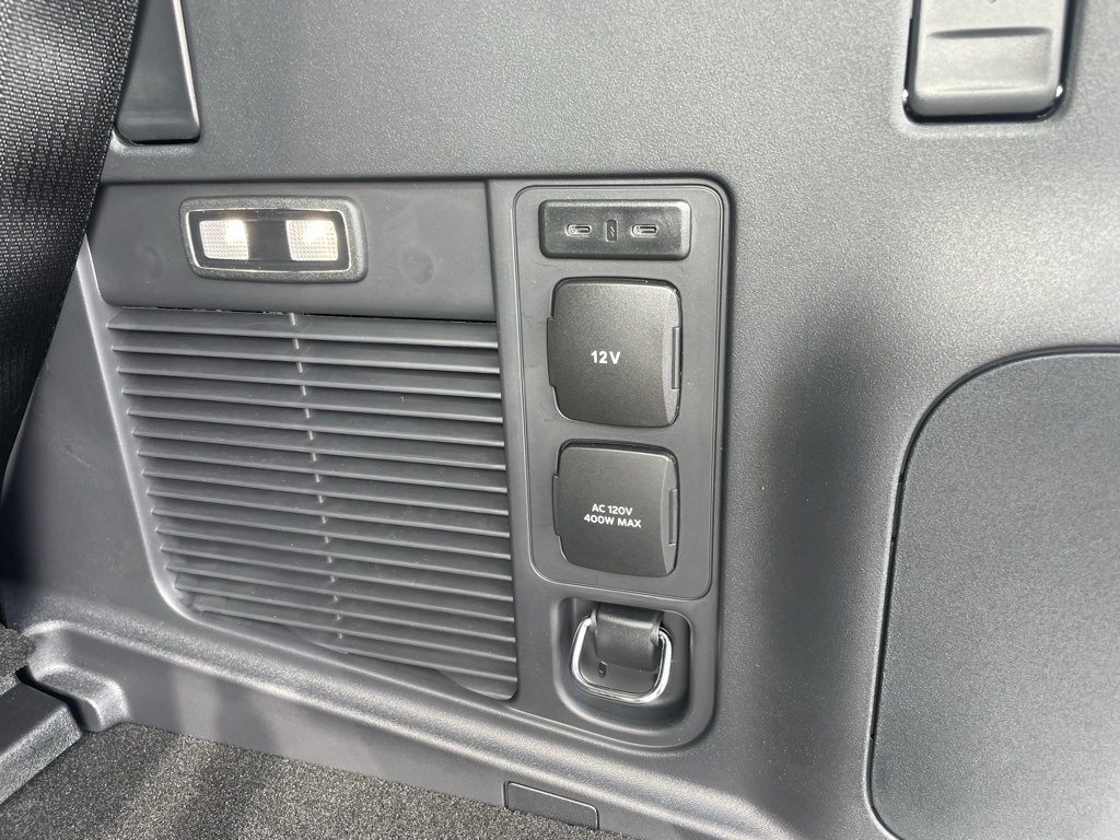 2025 Ford Expedition photo 34