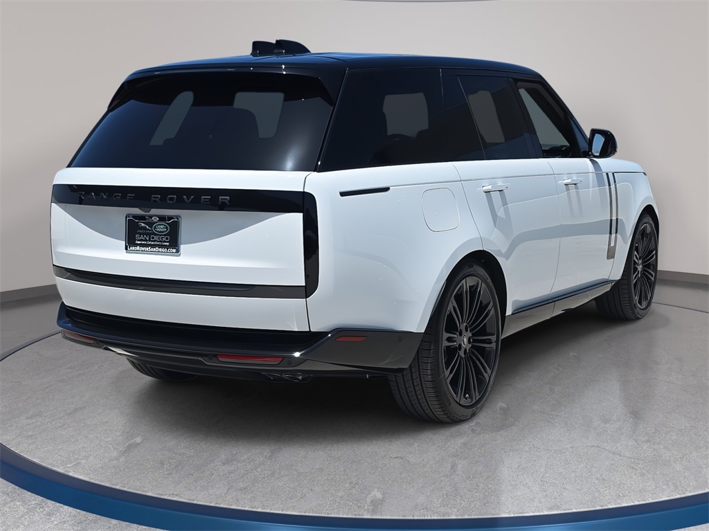 2025 Land Rover Range Rover SE photo 3