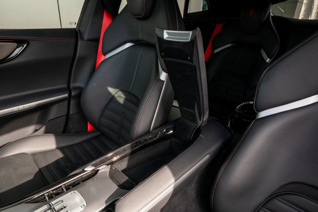 2024 Ferrari Purosangue photo 37