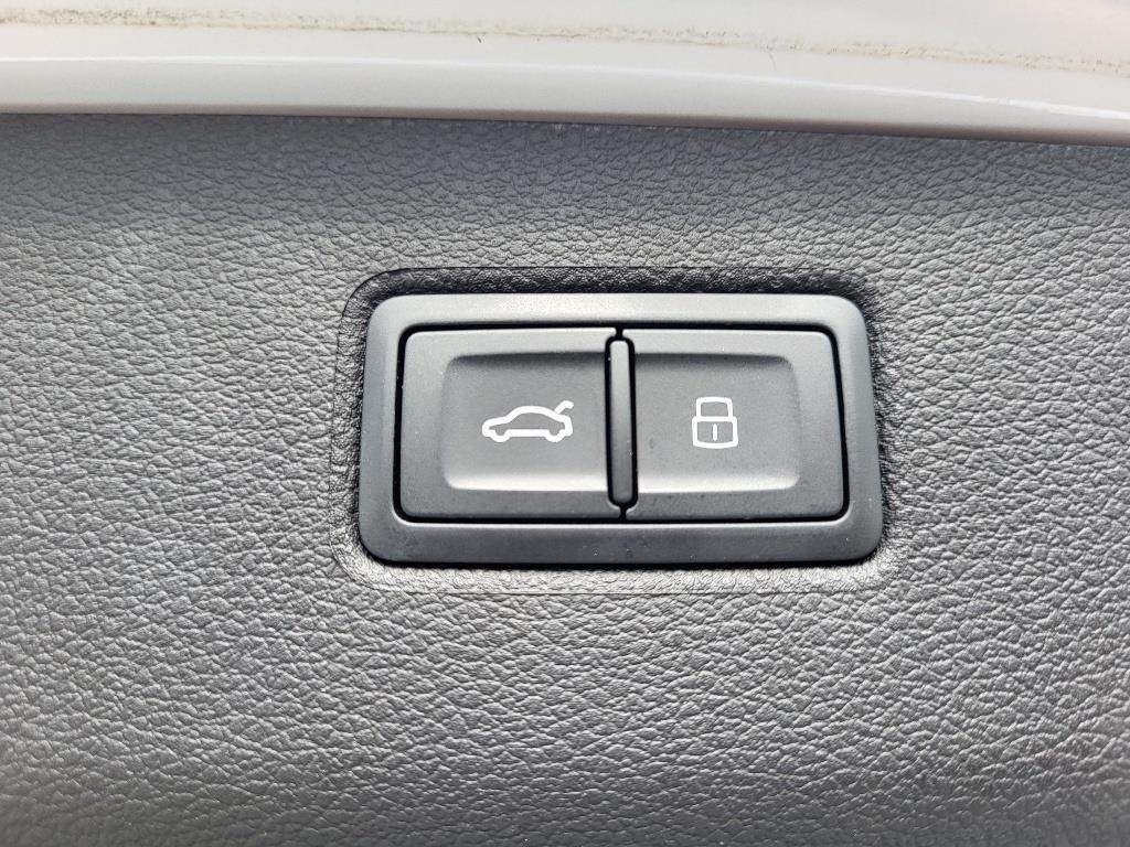 2021 Bentley Bentayga V8 photo 28
