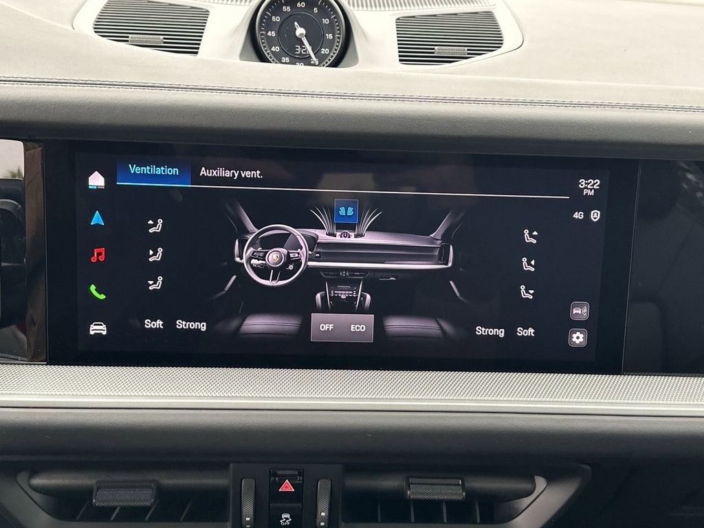2025 Porsche Cayenne Base photo 22