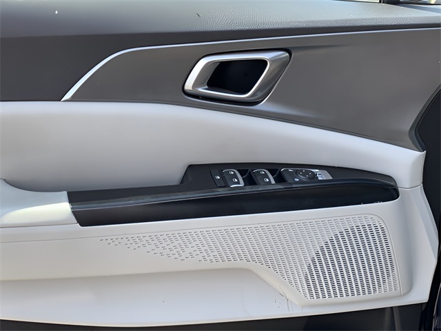 2024 Kia Carnival LX photo 14