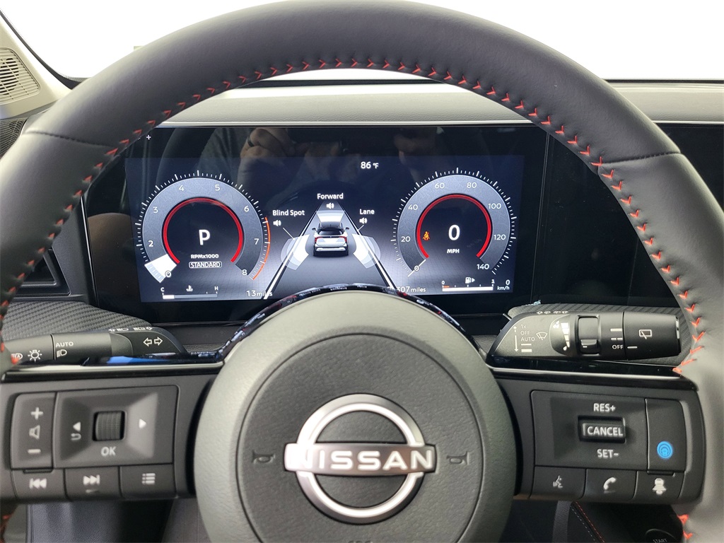 2025 Nissan Kicks SR photo 6