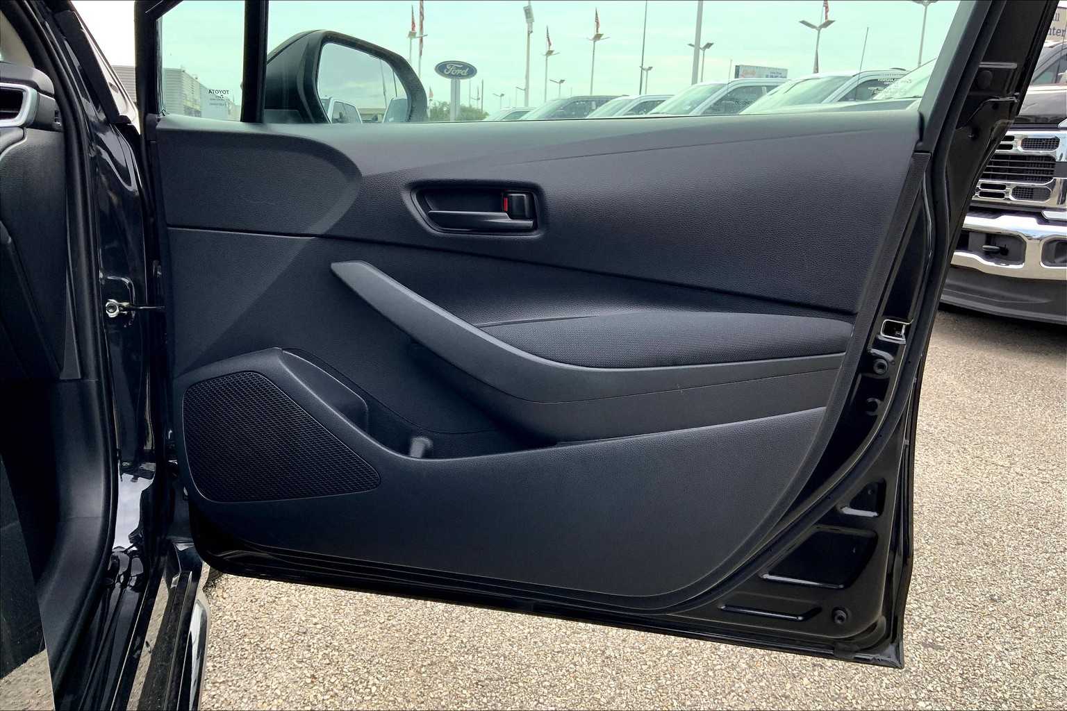 2022 Toyota Corolla LE photo 42