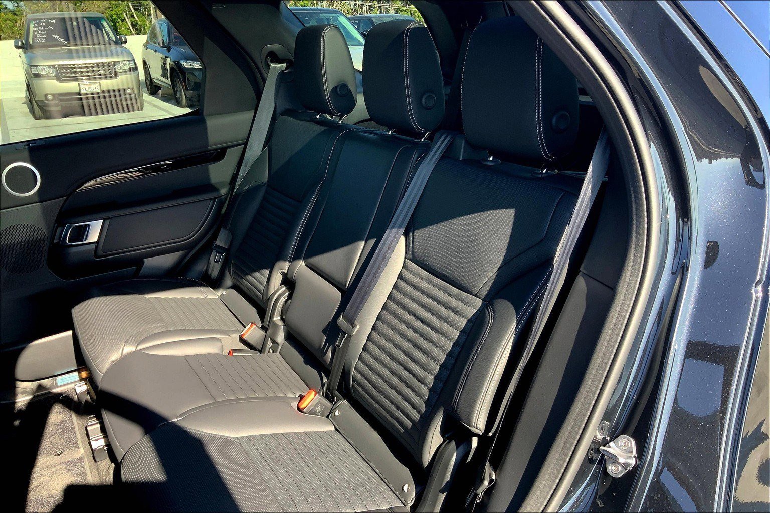 2025 Land Rover Discovery S photo 12
