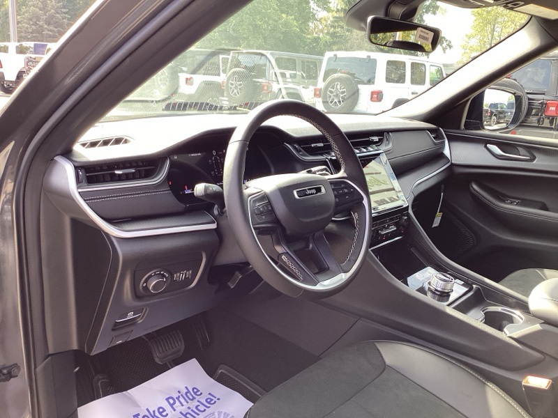 2025 Jeep Grand Cherokee Altitude X photo 20