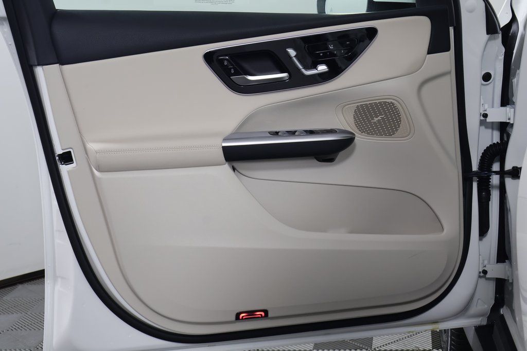 2026 Mercedes Benz GLC 300 photo 6