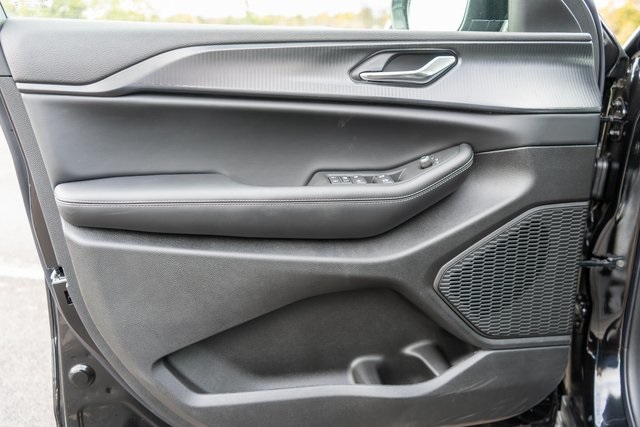 2025 Jeep Grand Cherokee Laredo Altitude photo 4