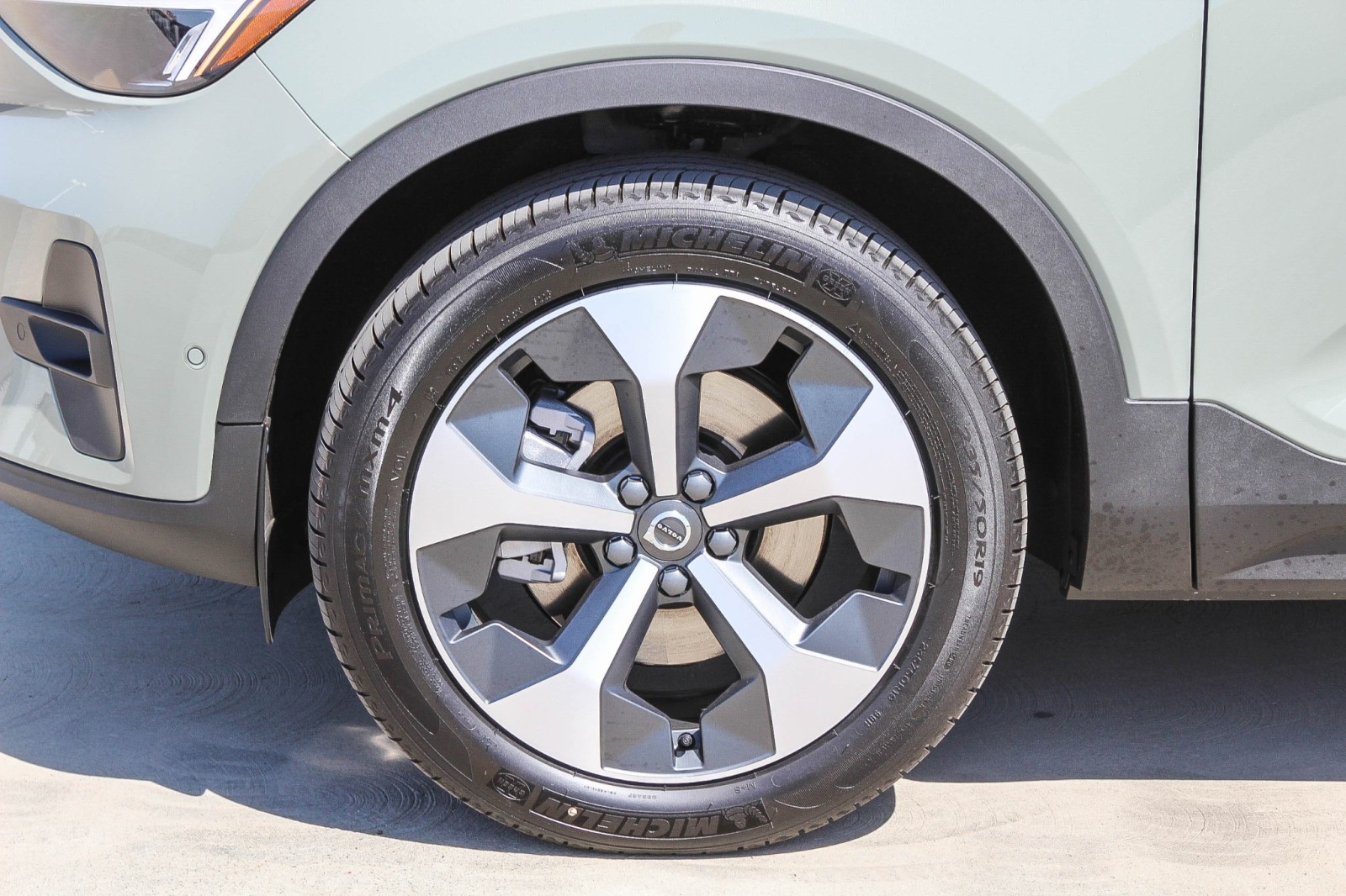 2024 Volvo XC40 Plus photo 9
